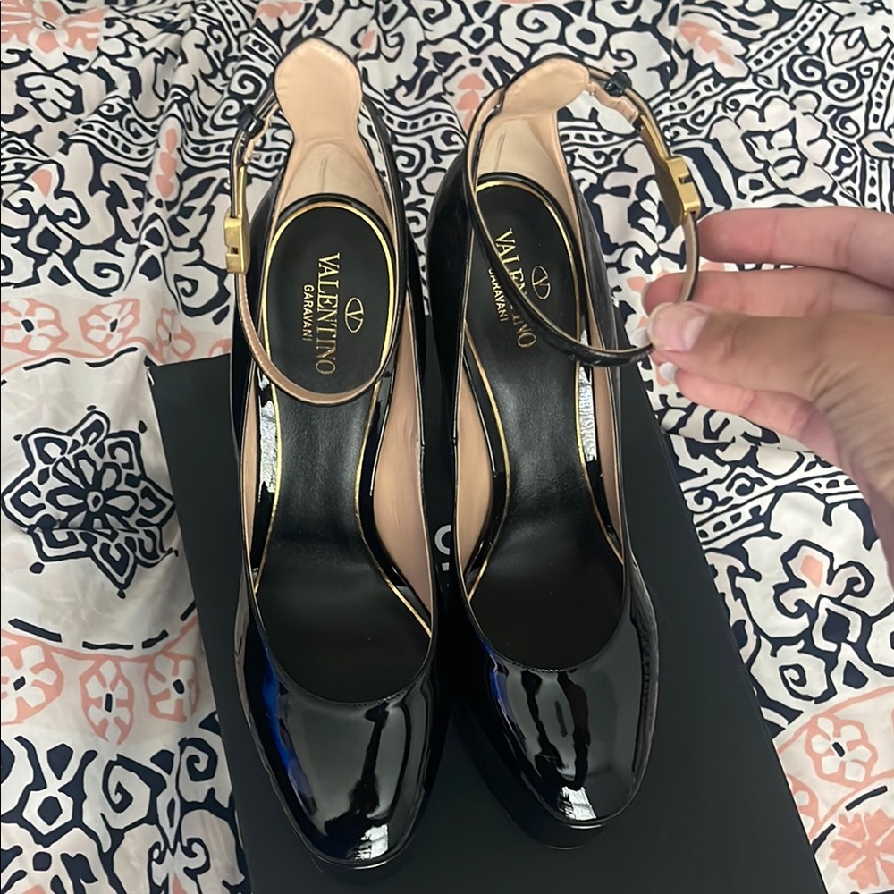 Valentino Garavani Black Patent Platform Heels - Picture 2 of 8